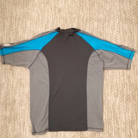 Maui and Sons Rash Guard - Picture 3 of 6